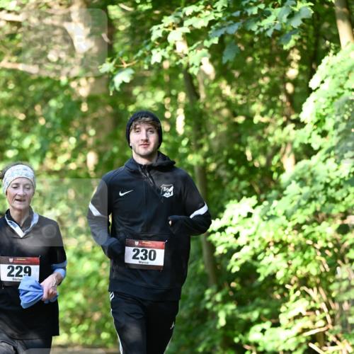 06.10.2024 - Bramfelder Halbmarathon 2024 Dr. Thomas Lammeyer http://msf.ph/oto/7342502 06.10.2024 10:53:26 Laufen 229, 230 meine-sportfotos.de