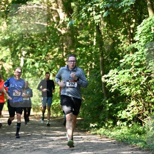 06.10.2024 - Bramfelder Halbmarathon 2024 Dr. Thomas Lammeyer http://msf.ph/oto/7343193 06.10.2024 10:54:54 Laufen 264, 292 meine-sportfotos.de