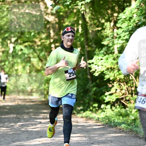 06.10.2024 - Bramfelder Halbmarathon 2024 Dr. Thomas Lammeyer http://msf.ph/oto/7343580 06.10.2024 10:57:31 Laufen 11, 250, 46 meine-sportfotos.de