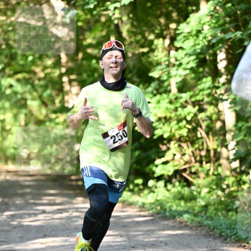 06.10.2024 - Bramfelder Halbmarathon 2024 Dr. Thomas Lammeyer http://msf.ph/oto/7343582 06.10.2024 10:57:32 Laufen 11, 250 meine-sportfotos.de