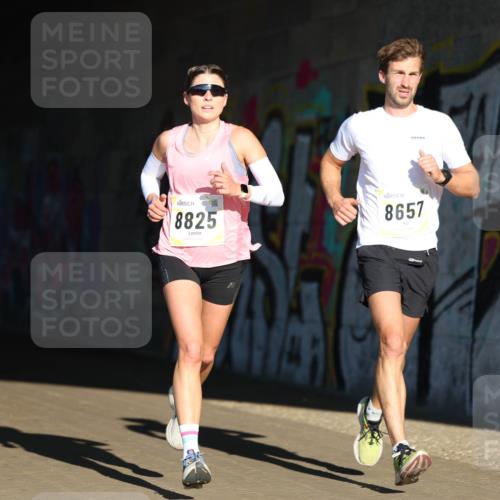 06.10.2024 - 19. swb-Marathon Bremen Michael Strokosch http://msf.ph/oto/7343986 06.10.2024 10:10:37 Laufen 104, 8825, 8657 meine-sportfotos.de