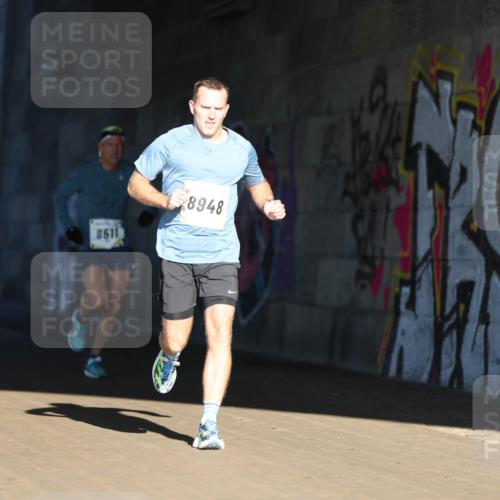 06.10.2024 - 19. swb-Marathon Bremen Michael Strokosch http://msf.ph/oto/7343990 06.10.2024 10:10:39 Laufen 8511, 8948 meine-sportfotos.de
