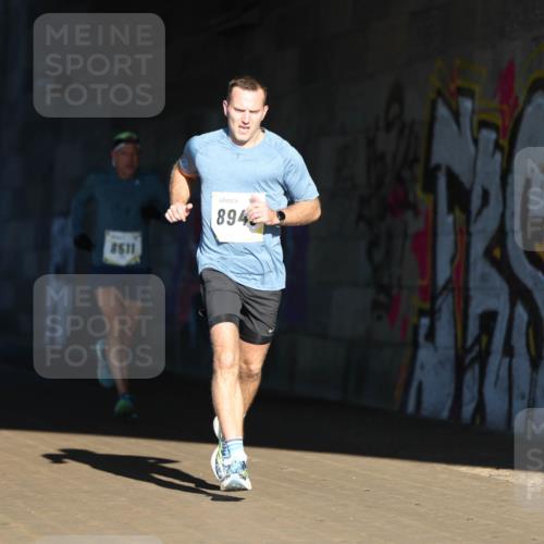 06.10.2024 - 19. swb-Marathon Bremen Michael Strokosch http://msf.ph/oto/7343992 06.10.2024 10:10:39 Laufen 8511, 894 meine-sportfotos.de
