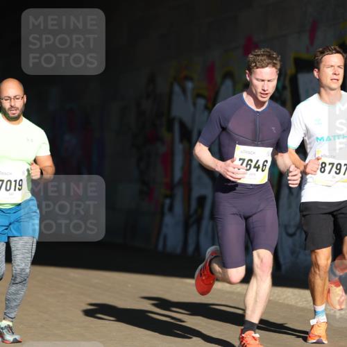 06.10.2024 - 19. swb-Marathon Bremen Michael Strokosch http://msf.ph/oto/7344005 06.10.2024 10:10:47 Laufen 7019, 7646, 8797 meine-sportfotos.de