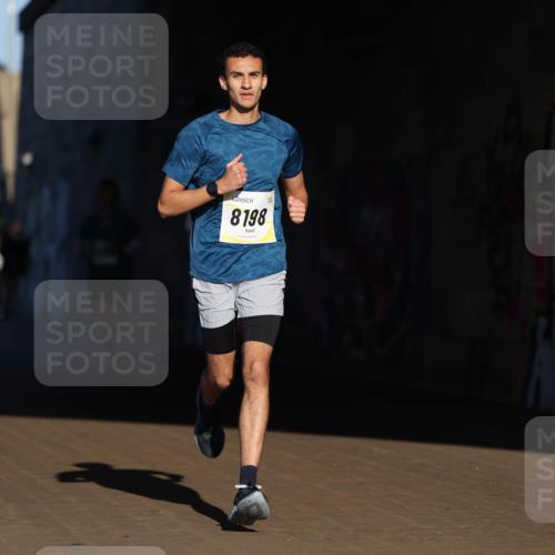 06.10.2024 - 19. swb-Marathon Bremen Michael Strokosch http://msf.ph/oto/7344026 06.10.2024 10:10:56 Laufen 7061, 8198 meine-sportfotos.de