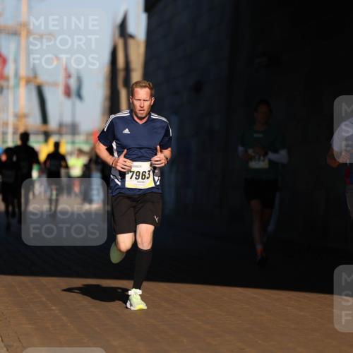 06.10.2024 - 19. swb-Marathon Bremen Michael Strokosch http://msf.ph/oto/7344031 06.10.2024 10:10:58 Laufen 7963, 8956 meine-sportfotos.de