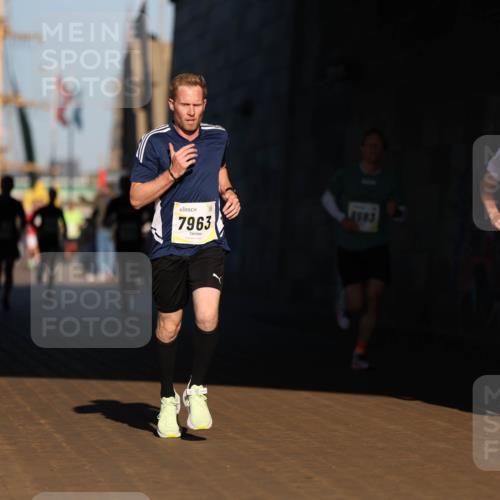06.10.2024 - 19. swb-Marathon Bremen Michael Strokosch http://msf.ph/oto/7344035 06.10.2024 10:10:58 Laufen 7963, 8503, 8956 meine-sportfotos.de