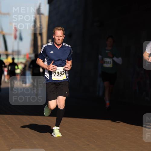 06.10.2024 - 19. swb-Marathon Bremen Michael Strokosch http://msf.ph/oto/7344037 06.10.2024 10:10:58 Laufen 7963, 4583, 8956 meine-sportfotos.de