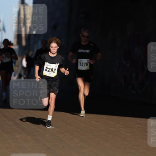 06.10.2024 - 19. swb-Marathon Bremen Michael Strokosch http://msf.ph/oto/7344047 06.10.2024 10:11:05 Laufen 7157, 8292, 7376 meine-sportfotos.de