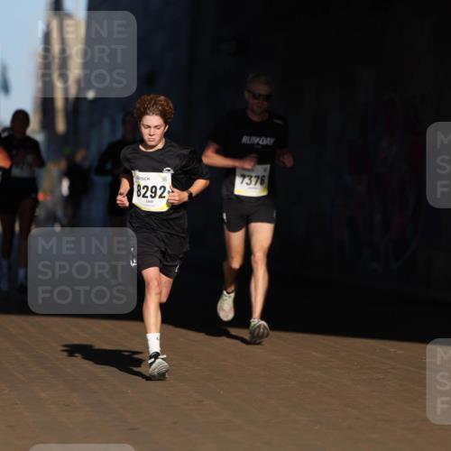 06.10.2024 - 19. swb-Marathon Bremen Michael Strokosch http://msf.ph/oto/7344049 06.10.2024 10:11:05 Laufen 7157, 8292, 7376 meine-sportfotos.de