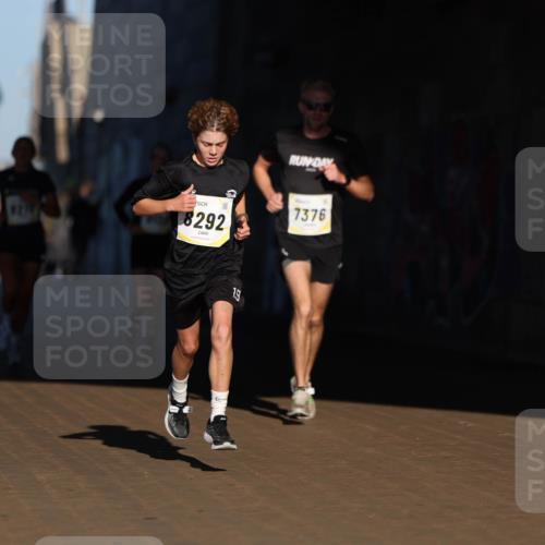06.10.2024 - 19. swb-Marathon Bremen Michael Strokosch http://msf.ph/oto/7344051 06.10.2024 10:11:05 Laufen 7157, 8292, 7376 meine-sportfotos.de