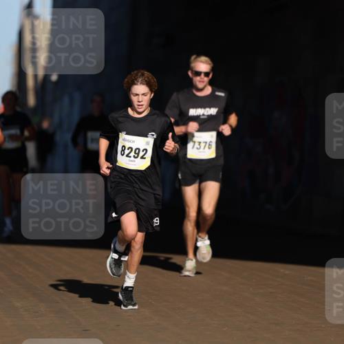 06.10.2024 - 19. swb-Marathon Bremen Michael Strokosch http://msf.ph/oto/7344053 06.10.2024 10:11:05 Laufen 7157, 8292, 7376, 19 meine-sportfotos.de