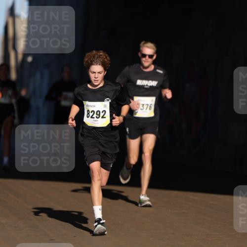 06.10.2024 - 19. swb-Marathon Bremen Michael Strokosch http://msf.ph/oto/7344055 06.10.2024 10:11:06 Laufen 7157, 8292, 376 meine-sportfotos.de