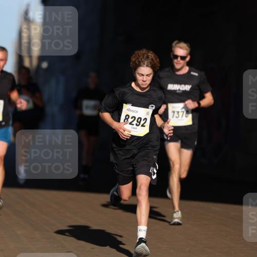 06.10.2024 - 19. swb-Marathon Bremen Michael Strokosch http://msf.ph/oto/7344058 06.10.2024 10:11:06 Laufen 7157, 8292, 7370 meine-sportfotos.de