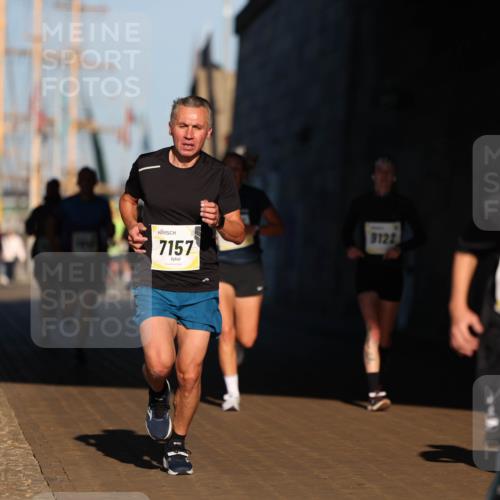 06.10.2024 - 19. swb-Marathon Bremen Michael Strokosch http://msf.ph/oto/7344061 06.10.2024 10:11:07 Laufen 7157, 9122, 8292 meine-sportfotos.de