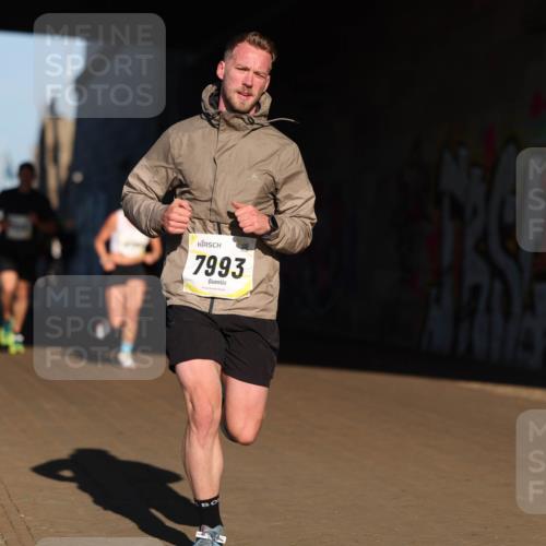 06.10.2024 - 19. swb-Marathon Bremen Michael Strokosch http://msf.ph/oto/7344078 06.10.2024 10:11:15 Laufen 7993 meine-sportfotos.de