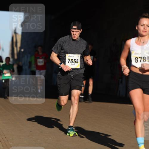 06.10.2024 - 19. swb-Marathon Bremen Michael Strokosch http://msf.ph/oto/7344094 06.10.2024 10:11:19 Laufen 7655, 8781 meine-sportfotos.de
