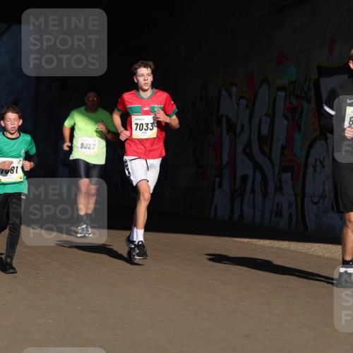 06.10.2024 - 19. swb-Marathon Bremen Michael Strokosch http://msf.ph/oto/7344102 06.10.2024 10:11:21 Laufen 7105, 081, 9087, 7033, 8094 meine-sportfotos.de