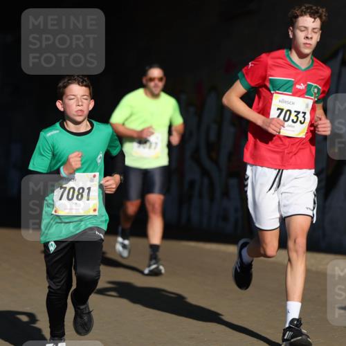 06.10.2024 - 19. swb-Marathon Bremen Michael Strokosch http://msf.ph/oto/7344111 06.10.2024 10:11:23 Laufen 7081, 7033 meine-sportfotos.de