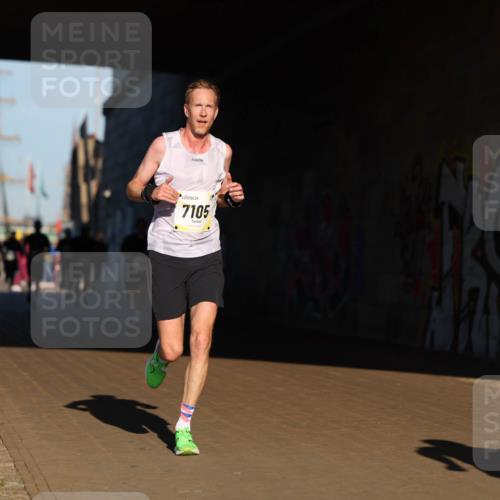 06.10.2024 - 19. swb-Marathon Bremen Michael Strokosch http://msf.ph/oto/7344117 06.10.2024 10:11:25 Laufen 7105 meine-sportfotos.de