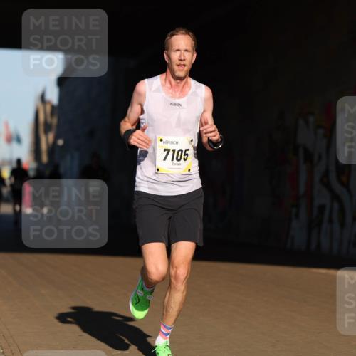 06.10.2024 - 19. swb-Marathon Bremen Michael Strokosch http://msf.ph/oto/7344123 06.10.2024 10:11:25 Laufen 7105 meine-sportfotos.de