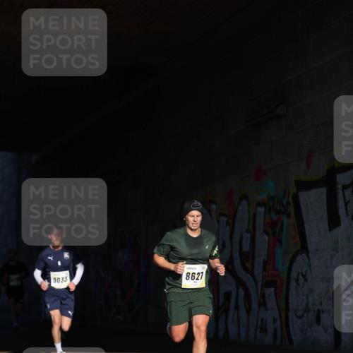 06.10.2024 - 19. swb-Marathon Bremen Michael Strokosch http://msf.ph/oto/7344125 06.10.2024 10:11:31 Laufen 9033, 8627 meine-sportfotos.de