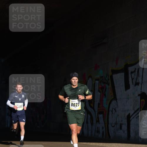 06.10.2024 - 19. swb-Marathon Bremen Michael Strokosch http://msf.ph/oto/7344127 06.10.2024 10:11:31 Laufen 33, 8627 meine-sportfotos.de