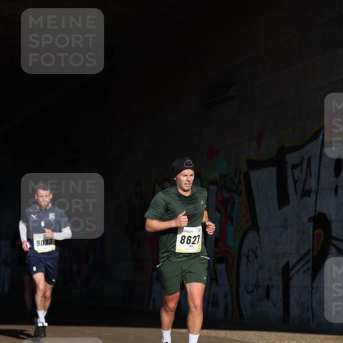 06.10.2024 - 19. swb-Marathon Bremen Michael Strokosch http://msf.ph/oto/7344130 06.10.2024 10:11:31 Laufen 9033, 8621 meine-sportfotos.de