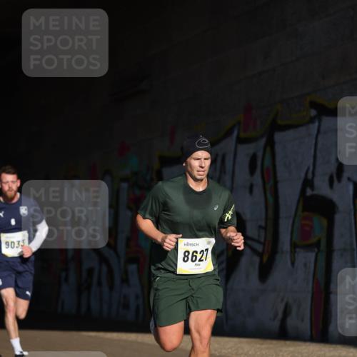 06.10.2024 - 19. swb-Marathon Bremen Michael Strokosch http://msf.ph/oto/7344135 06.10.2024 10:11:32 Laufen 9033, 8621 meine-sportfotos.de