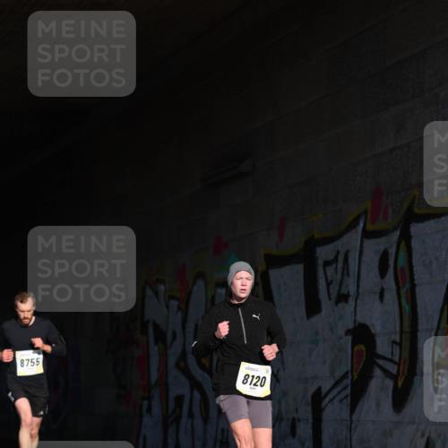 06.10.2024 - 19. swb-Marathon Bremen Michael Strokosch http://msf.ph/oto/7344147 06.10.2024 10:11:35 Laufen 8755, 8120 meine-sportfotos.de