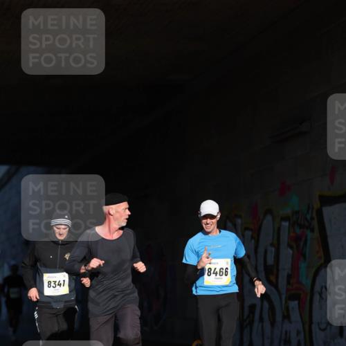 06.10.2024 - 19. swb-Marathon Bremen Michael Strokosch http://msf.ph/oto/7344163 06.10.2024 10:11:39 Laufen 8341, 8466 meine-sportfotos.de