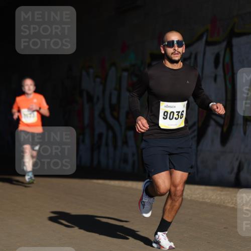 06.10.2024 - 19. swb-Marathon Bremen Michael Strokosch http://msf.ph/oto/7344177 06.10.2024 10:11:46 Laufen 9036 meine-sportfotos.de