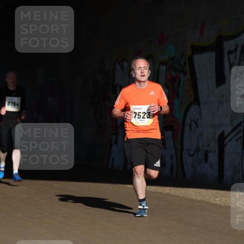 06.10.2024 - 19. swb-Marathon Bremen Michael Strokosch http://msf.ph/oto/7344182 06.10.2024 10:11:47 Laufen 6, 8784, 7523 meine-sportfotos.de