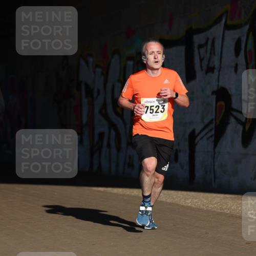 06.10.2024 - 19. swb-Marathon Bremen Michael Strokosch http://msf.ph/oto/7344185 06.10.2024 10:11:48 Laufen 8784, 7523 meine-sportfotos.de