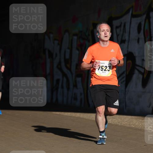 06.10.2024 - 19. swb-Marathon Bremen Michael Strokosch http://msf.ph/oto/7344187 06.10.2024 10:11:48 Laufen 8784, 7523 meine-sportfotos.de