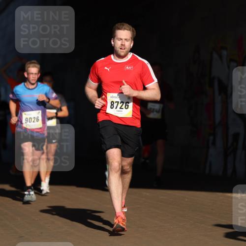 06.10.2024 - 19. swb-Marathon Bremen Michael Strokosch http://msf.ph/oto/7344207 06.10.2024 10:11:56 Laufen 9026, 8726 meine-sportfotos.de