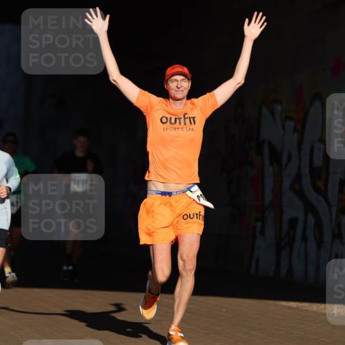 06.10.2024 - 19. swb-Marathon Bremen Michael Strokosch http://msf.ph/oto/7344227 06.10.2024 10:12:00 Laufen 8390, 7606 meine-sportfotos.de