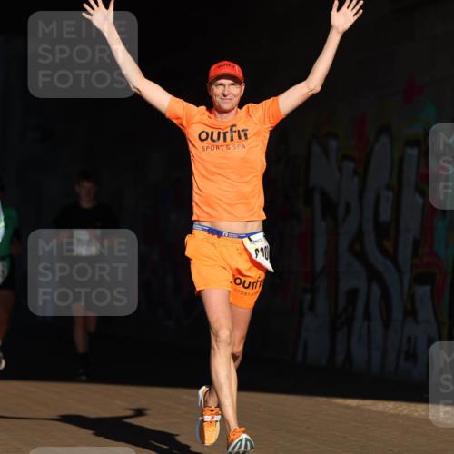 06.10.2024 - 19. swb-Marathon Bremen Michael Strokosch http://msf.ph/oto/7344229 06.10.2024 10:12:01 Laufen 8390 meine-sportfotos.de