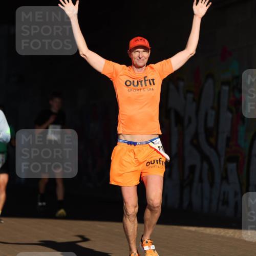 06.10.2024 - 19. swb-Marathon Bremen Michael Strokosch http://msf.ph/oto/7344232 06.10.2024 10:12:01 Laufen 8390 meine-sportfotos.de