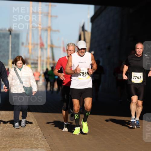 06.10.2024 - 19. swb-Marathon Bremen Michael Strokosch http://msf.ph/oto/7344260 06.10.2024 10:12:07 Laufen 7964, 7743, 82, 54 meine-sportfotos.de