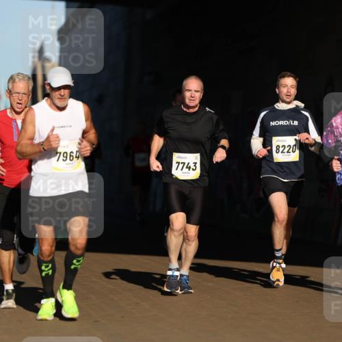 06.10.2024 - 19. swb-Marathon Bremen Michael Strokosch http://msf.ph/oto/7344262 06.10.2024 10:12:08 Laufen 30, 7964, 7743, 39, 8220, 7579 meine-sportfotos.de