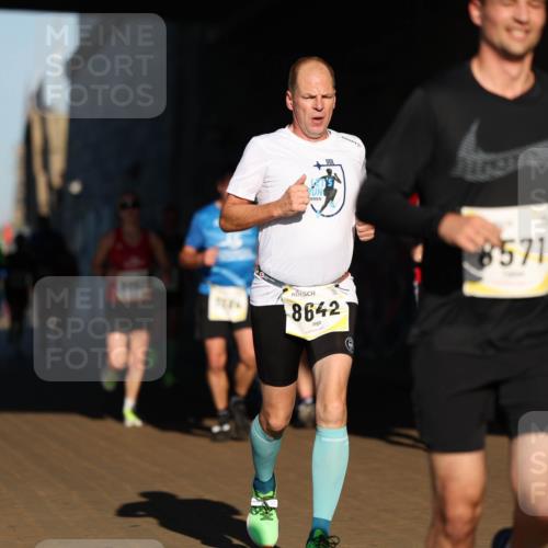 06.10.2024 - 19. swb-Marathon Bremen Michael Strokosch http://msf.ph/oto/7344281 06.10.2024 10:12:12 Laufen 8642, 8571 meine-sportfotos.de
