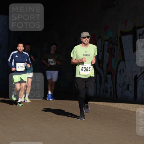 06.10.2024 - 19. swb-Marathon Bremen Michael Strokosch http://msf.ph/oto/7344330 06.10.2024 10:12:31 Laufen 8785, 8813, 8654, 8383 meine-sportfotos.de
