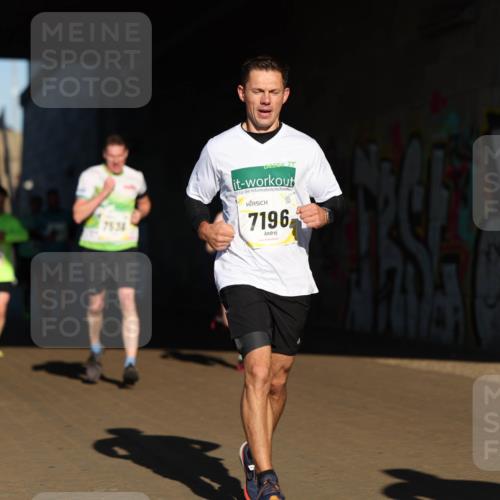 06.10.2024 - 19. swb-Marathon Bremen Michael Strokosch http://msf.ph/oto/7344351 06.10.2024 10:12:35 Laufen 7636, 7196 meine-sportfotos.de