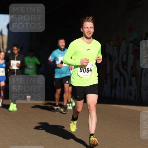 06.10.2024 - 19. swb-Marathon Bremen Michael Strokosch http://msf.ph/oto/7344376 06.10.2024 10:12:39 Laufen 9064 meine-sportfotos.de