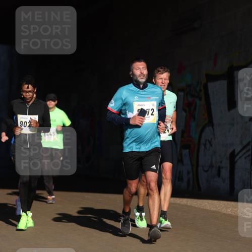 06.10.2024 - 19. swb-Marathon Bremen Michael Strokosch http://msf.ph/oto/7344383 06.10.2024 10:12:41 Laufen 902, 58, 1445, 72 meine-sportfotos.de
