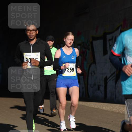 06.10.2024 - 19. swb-Marathon Bremen Michael Strokosch http://msf.ph/oto/7344388 06.10.2024 10:12:42 Laufen 9005, 259, 8672 meine-sportfotos.de