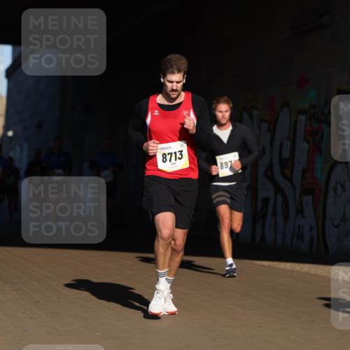 06.10.2024 - 19. swb-Marathon Bremen Michael Strokosch http://msf.ph/oto/7344399 06.10.2024 10:12:48 Laufen 8713, 897 meine-sportfotos.de