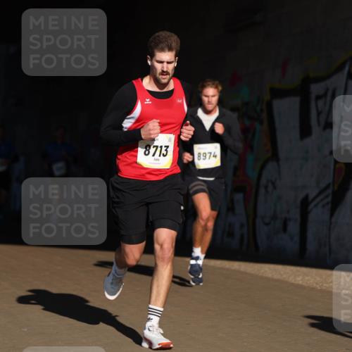06.10.2024 - 19. swb-Marathon Bremen Michael Strokosch http://msf.ph/oto/7344403 06.10.2024 10:12:48 Laufen 8713, 8974 meine-sportfotos.de