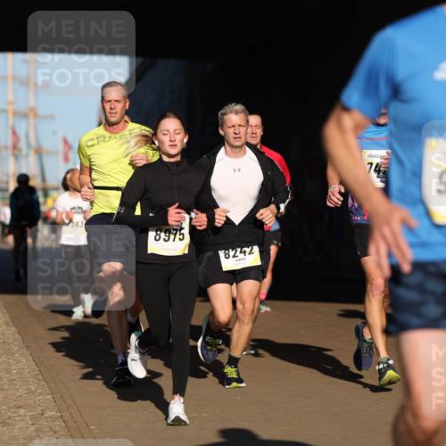 06.10.2024 - 19. swb-Marathon Bremen Michael Strokosch http://msf.ph/oto/7344418 06.10.2024 10:12:54 Laufen 74, 8975, 8242, 9591 meine-sportfotos.de